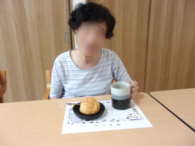 かき氷を召し上がられるご利用者様