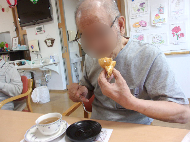 かき氷を召し上がられるご利用者様